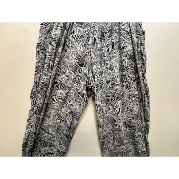 Old Navy Women's Printed Cami Jumpsuit Size L Black White Tropical Sleeveless - Picture 15 of 16